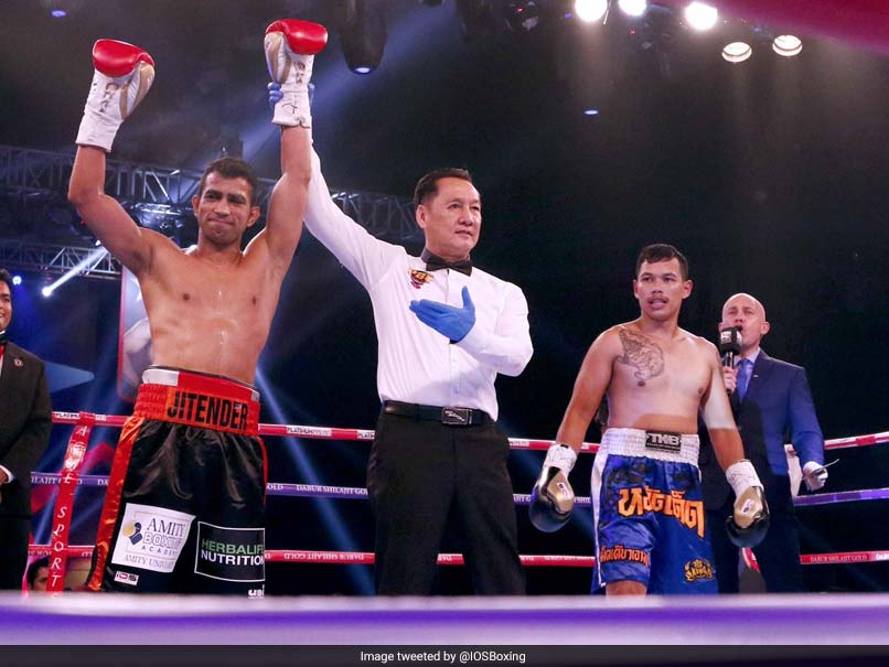 Akhil Kumar, Jitender Kumar Start Pro-Career With Technical Knock-Out Wins