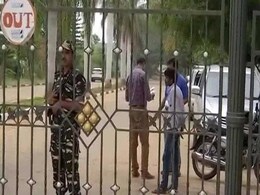 कर्नाटक के मंत्री के 39 ठिकानों पर छापे, उन्हीं के रिसॉर्ट में ठहरे हुए हैं गुजरात के कांग्रेसी MLA कर्नाटक के मंत्री के 39 ठिकानों पर छापे, उन्हीं के रिसॉर्ट में ठहरे हुए हैं गुजरात के कांग्रेसी MLA