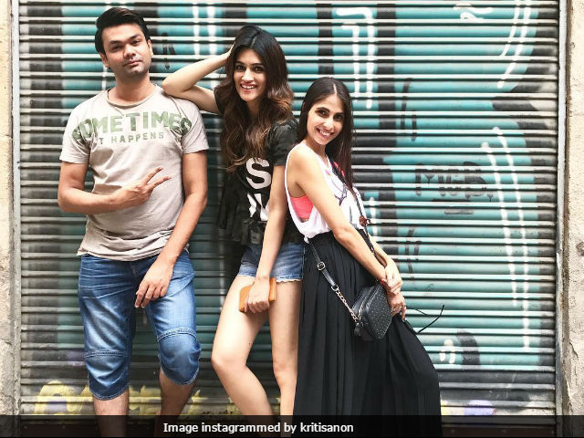 Sex Of Kriti Sanon - Kriti Sanon Is Celebrating The Success Of Bareilly Ki Barfi In Spain