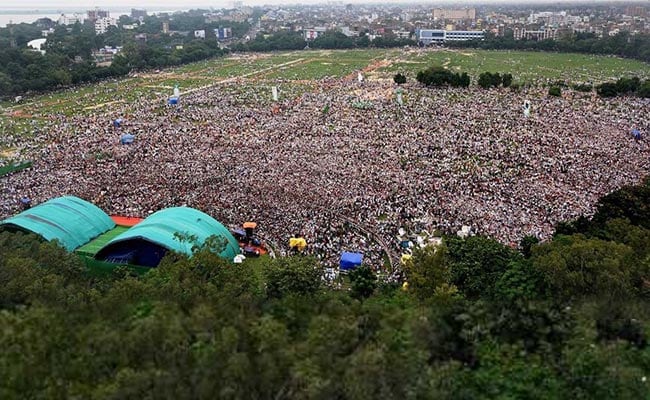 Lalu Yadav Shares Picture Of His Mega Rally. Twitter Spots A 'Scam'