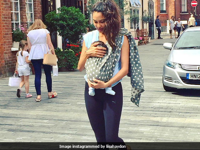 Lisa Haydon's Pic Of Herself Breastfeeding Baby Zack Is Winning The Internet