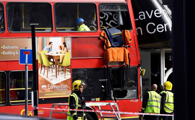 London Double-Decker Bus Crashes Into Building, 10 People Injured