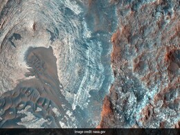 NASA Mars Probe Captures Stunning Image Of Snowy Dunes NASA Mars Probe Captures Stunning Image Of Snowy Dunes