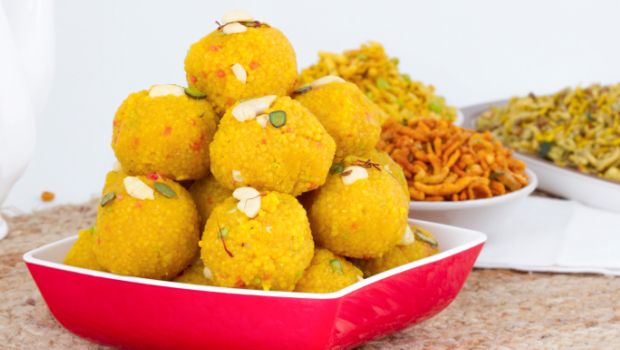 Watch: How Motichoor Laddu Is Made By Halwais: Difference Between Motichoor Laddu And Boondi Laddu