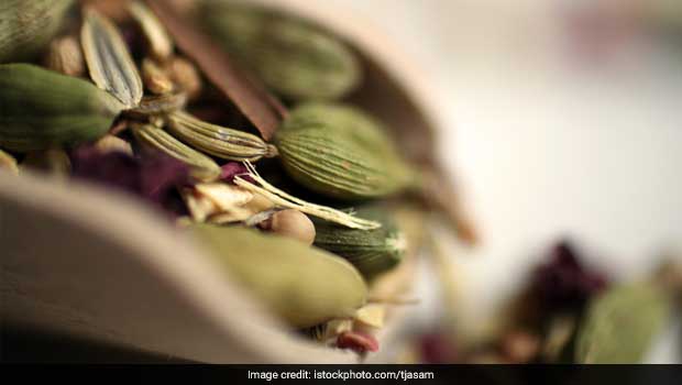 Mouth Fresheners: 6 गजब के माउथ फ्रेशनर जो आपके किचन में मौजूद हैं, हेल्दी पाचन के साथ एसिडिटी से दिलाते हैं छुटकारा