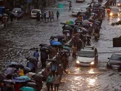 मुंबई में भारी बारिश ने फिर दी दस्तक, स्कूल और कॉलेजों में छुट्टी की घोषणा