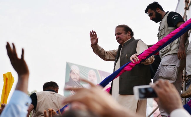 Former Pakistan PM Nawaz Sharif Rallies Crowds As Trek Ends In Lahore