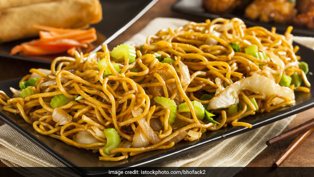 Butter Chicken Noodles: अगर आप भी हैं नूडल्स खाने के शौकीन तो ट्राई करें बटर चिकन नूडल्स की यह बेहतरीन रेसिपी