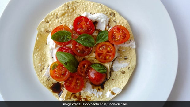 Monsoon Special: This Stuffed Papad Recipe Is Ideal For The Nippy Evening Cravings