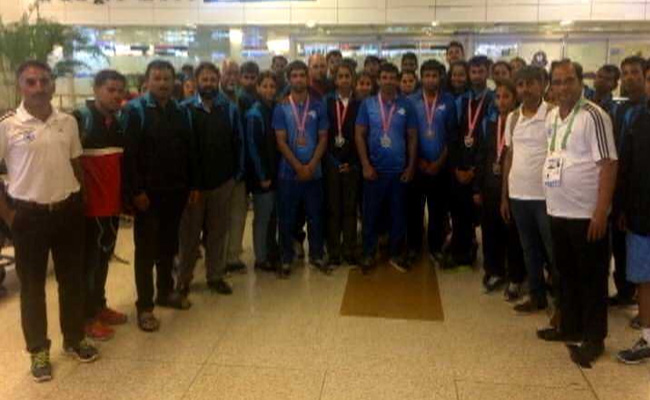 डेफ ओलिंपिक में जीतकर लौटे खिलाड़ियों ने एयरपोर्ट से बाहर आने को किया मना, जानें पूरा मामला
