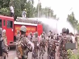 PHOTO: डेरा समर्थकों की हिंसा में झुलसा हरियाणा-पंजाब, तस्वीरों में देखें तबाही का मंजर PHOTO: डेरा समर्थकों की हिंसा में झुलसा हरियाणा-पंजाब, तस्वीरों में देखें तबाही का मंजर