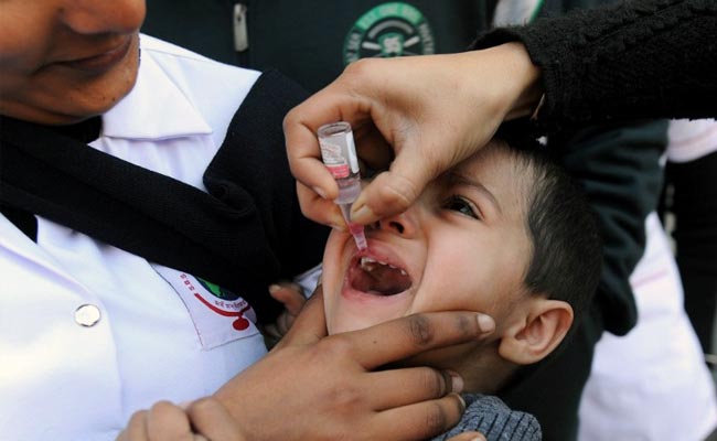 World Polio Day 2025: बच्चों को पोलियो से बचाने के लिए उठाया गया एक कदम, जानिए इस दिन का महत्व World Polio Day 2025: बच्चों को पोलियो से बचाने के लिए उठाया गया एक कदम, जानिए इस दिन का महत्व
