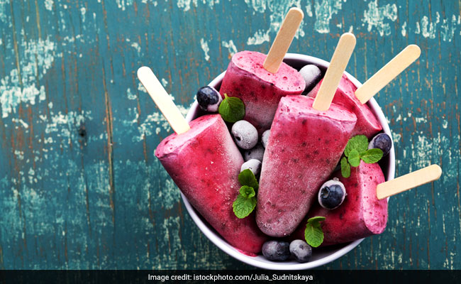 Healthy Fruit Popsicles: इस समर सीजन में एक अच्छे स्नैक्स के लिए, वायरल हो रहे इन पॉप्सिकल्स को ट्राई करें