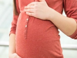 Pregnant Doctor Helps Deliver Another Child, Delaying Her Own Delivery Pregnant Doctor Helps Deliver Another Child, Delaying Her Own Delivery