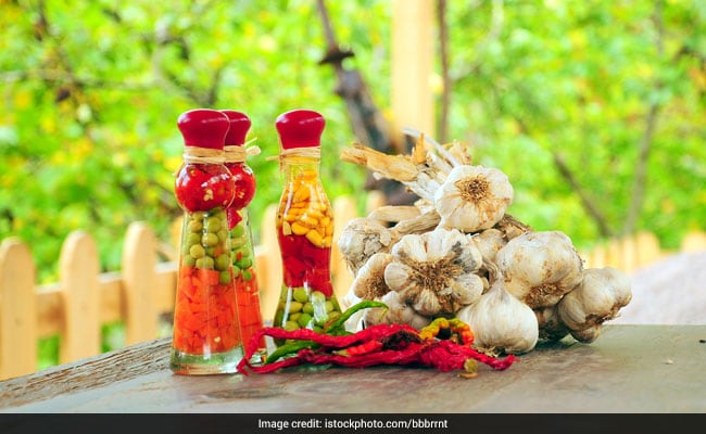 6 Natural Kitchen Ingredients to Preserve Food Without Using Food Additives