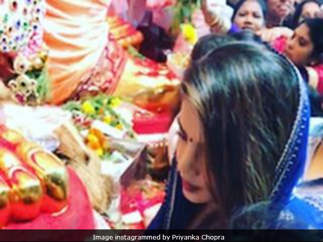 Ganesh Chaturthi 2017: Priyanka Chopra Visits Lal Baug Cha Raja