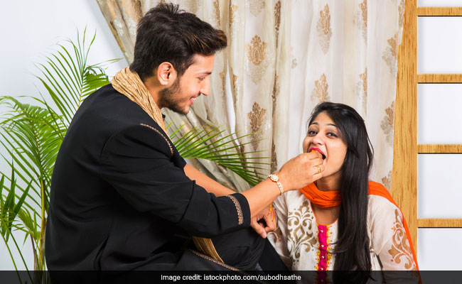 Sleeping Bhai Behan Sex - Raksha Bandhan 2017: 10 Quotes On The Beautiful Bhai-Behen Relationship