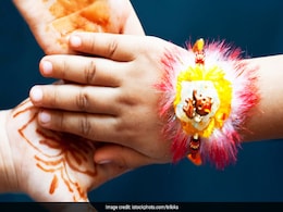 Raksha Bandhan 2017: भाई-बहन हैं दूर तो इन मैसेजेस से दें रक्षाबंधन की बधाई Raksha Bandhan 2017: भाई-बहन हैं दूर तो इन मैसेजेस से दें रक्षाबंधन की बधाई