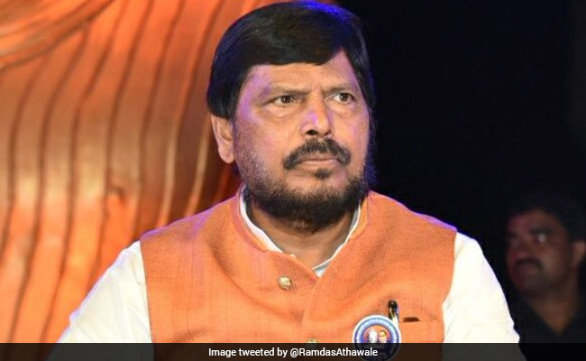 आठवलेंची विधानसभा निवडणुकीत मोठी मागणी, भाजप समोर मार्ग काढण्याचे आव्हान आठवलेंची विधानसभा निवडणुकीत मोठी मागणी, भाजप समोर मार्ग काढण्याचे आव्हान