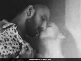 Viral: This Deepika Padukone, Ranveer Singh Kiss Is Breaking The Internet Viral: This Deepika Padukone, Ranveer Singh Kiss Is Breaking The Internet
