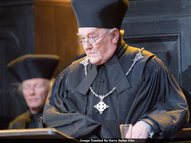 Robert Hardy Dies At 91. J K Rowling Bids <i>Harry Potter</i>'s Cornelius Fudge Farewell On Twitter