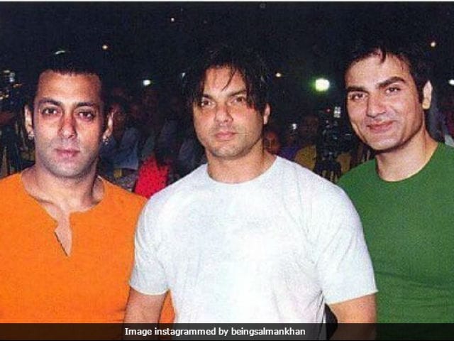 On Independence Day, Salman Khan Shares An 'Emotionally Dependent' Pic With Brothers