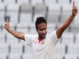 शाकिब अल हसन : ख़राब व्यवहार, टीम से हुआ बाहर, अब मिल रहा है बांग्लादेशियों का प्यार शाकिब अल हसन : ख़राब व्यवहार, टीम से हुआ बाहर, अब मिल रहा है बांग्लादेशियों का प्यार