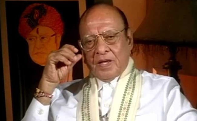 Shankersinh Vaghela Claims Liquor Dens Running Near Vijay Rupani's Bungalow