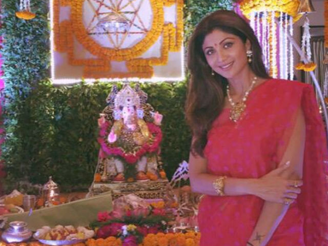 Ganesh Chaturthi 2017: Bollywood Celebs Who Welcome <i>Bappa</i>