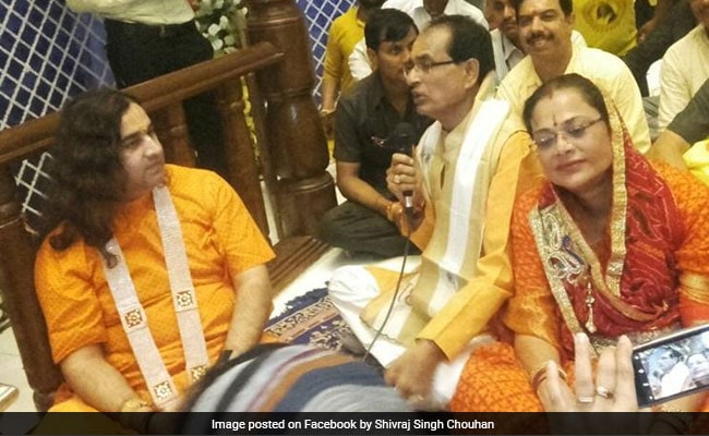 When Chief Minister Shivraj Singh Chouhan Sang 'Bhajan' At Vrindavan Temple