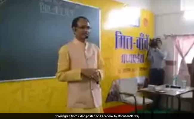 At Madhya Pradesh School, Shivraj Singh Chouhan Dons Teacher's Role, Teaches Mathematics