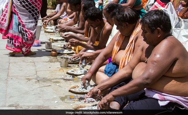 Shradh 2017 (Pitru Paksha): Important Dates, Significance and Why Food is Offered to Your Ancestors