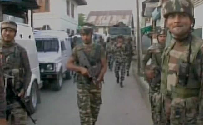 जम्मू-कश्मीर के सोपोर में मुठभेड़, 3 आतंकवादी ढेर, 1 जवान घायल