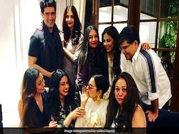 OMG... एक फ्रेम में इतनी सारी एक्ट्रेस देखीं हैं पहले कभी ! OMG... एक फ्रेम में इतनी सारी एक्ट्रेस देखीं हैं पहले कभी !