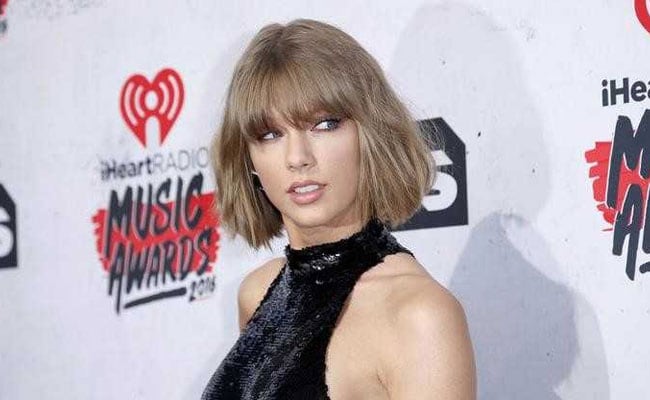 Taylor Swift Says DJ David Mueller Subjected Her To Long, 'Horrifying' Grope