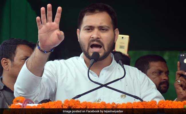 सुशील मोदी बताएं क्या नीतीश जी बिहार में नरेन्द्र मोदी से बड़े और ज़्यादा प्रभावशाली नेता हैं: तेजस्&zwj;वी यादव