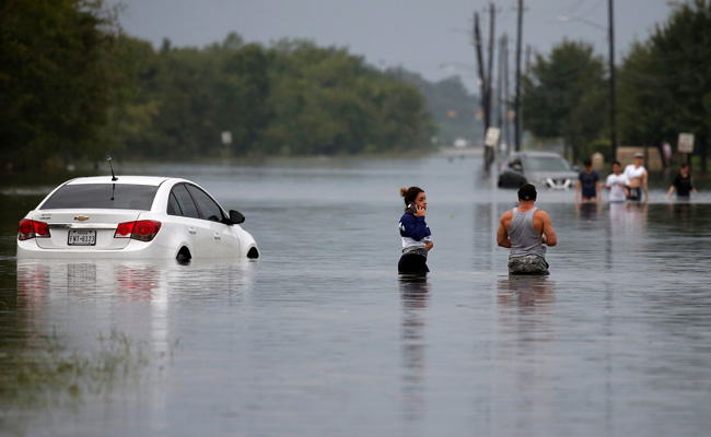 As Fugitives Flee Storm, Florida Cop Looks For Them In Shelters