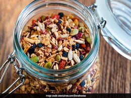 Omega-3 Fatty Acids For Vegans: ओमेगा-3 फैटी एसिड के बेस्ट सोर्स हैं ये 5 नट्स और सीड्स, आज से ही करें डाइट में शामिल! Omega-3 Fatty Acids For Vegans: ओमेगा-3 फैटी एसिड के बेस्ट सोर्स हैं ये 5 नट्स और सीड्स, आज से ही करें डाइट में शामिल!