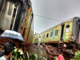 नागपुर से मुंबई आ रही दुरंतो एक्सप्रेस के 6 एसी डिब्बे पटरी से उतरे, कुछ लोगों के घायल होने की खबर नागपुर से मुंबई आ रही दुरंतो एक्सप्रेस के 6 एसी डिब्बे पटरी से उतरे, कुछ लोगों के घायल होने की खबर