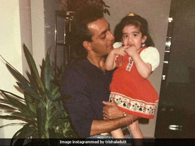 That's Little Trishala And Sanjay Dutt In Old Pic. See Maanyata's Comment