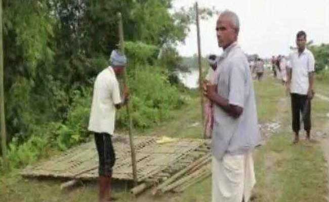 Uttar Pradesh Villagers, Upset With Yogi Adityanath, Protest In Neck-Deep Water