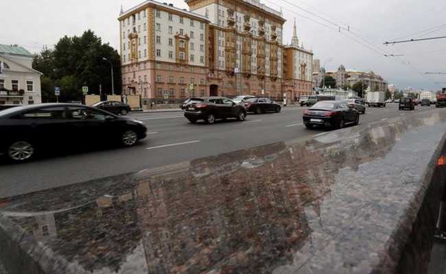 US embassy in Moscow hides address as Russia renamed building outside square after Ukrainian separatists