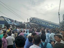 मुज़फ्फरनगर ट्रेन हादसा: ये हैं जरूरी हेल्प लाइन नंबर मुज़फ्फरनगर ट्रेन हादसा: ये हैं जरूरी हेल्प लाइन नंबर