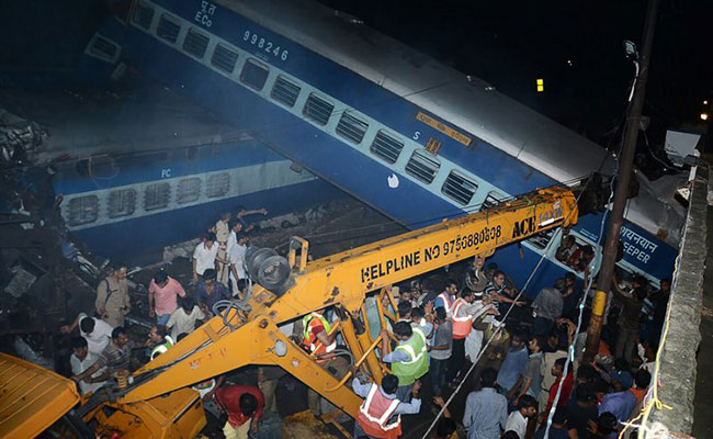 लगातार हो रही दुर्घटनाओं से रेल यात्रियों में डर, कुछ ने कहा-  हमारी किस्मत भगवान भरोसे