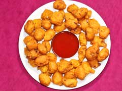 Moong Dal Pakodi: The Bite-Sized Snack Is A Street-Side Sensation