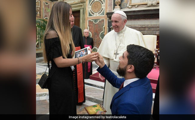 As Pope Francis Looks On, Man Proposes To Girlfriend At The Vatican