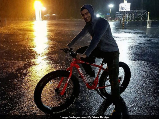 Mumbai Rains: What Vivek Dahiya, Aashka Goradia And Other TV Stars Did