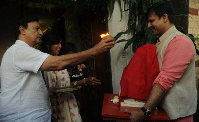 Ganesh Chaturthi 2017: Hrithik Roshan Brings Bappa Home. See Exclusive Pics