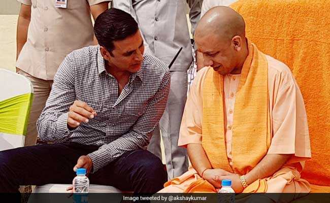 अक्षय कुमार की 'टॉयलेट...' को पहले 'मोदी' और अब 'योगी' का मिला साथ