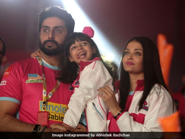Pics: Aishwarya Rai Bachchan And Aaradhya Cheer For Abhishek's Jaipur Pink Panthers